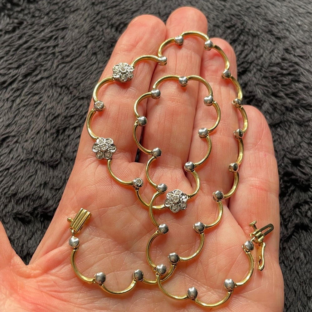 Necklace Solid 14kt White and Yellow Gold
Scalloped edges with GENUINE DIAMONDS